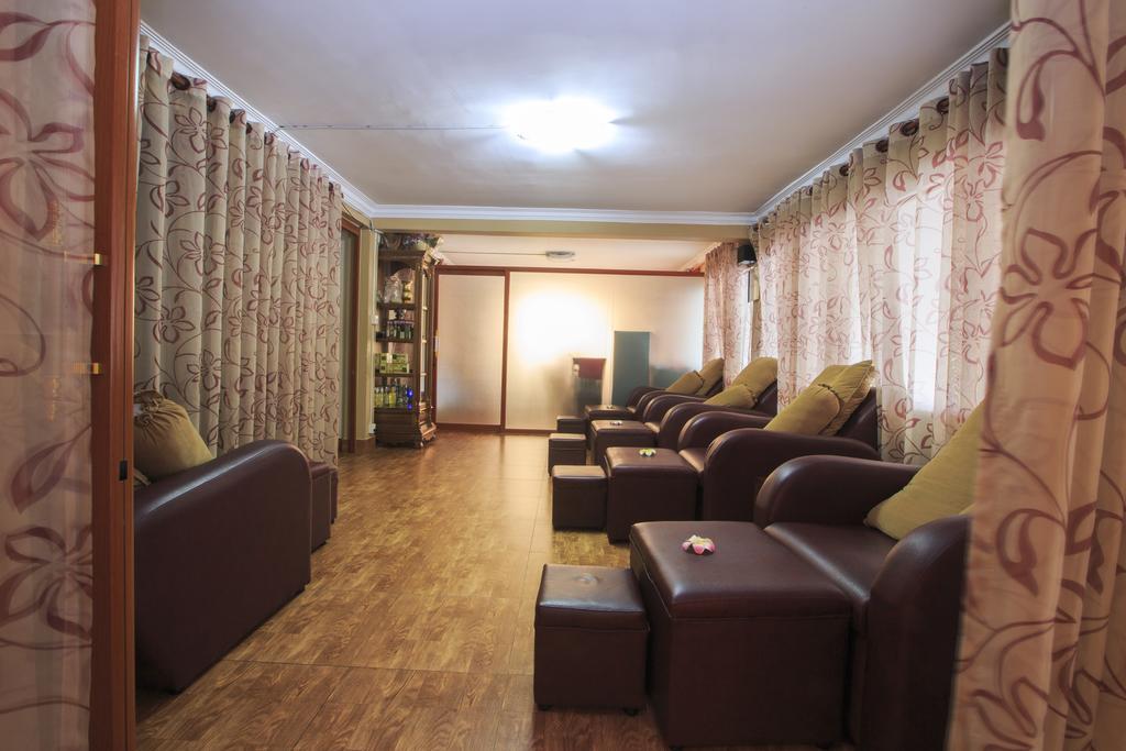 9 Dragon Hotel & Restaurant Phnom Penh Exterior photo