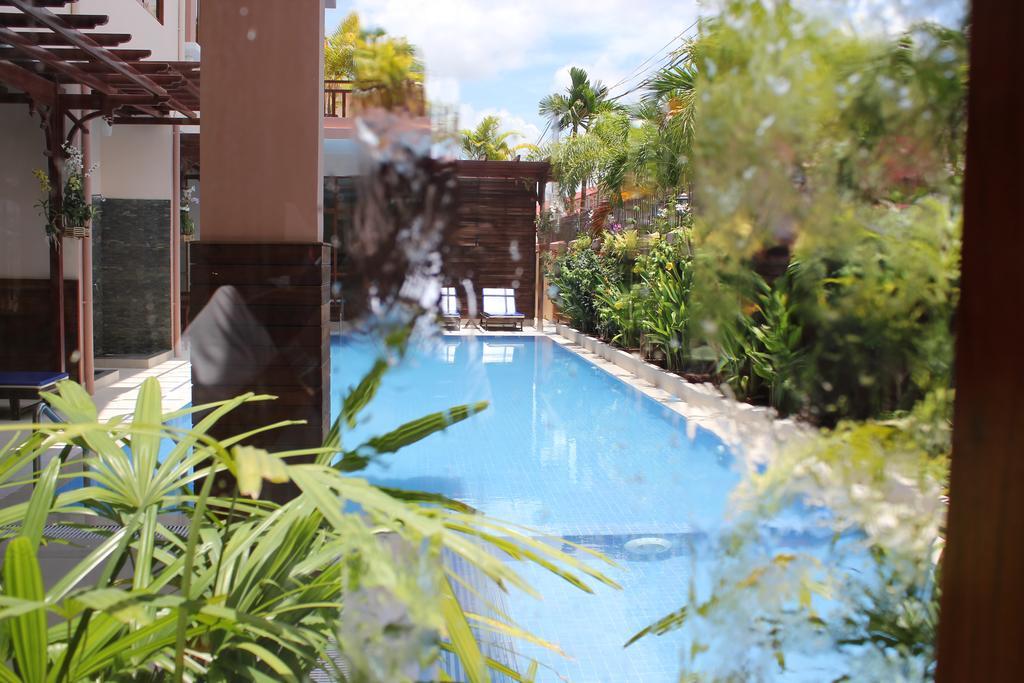 9 Dragon Hotel & Restaurant Phnom Penh Exterior photo
