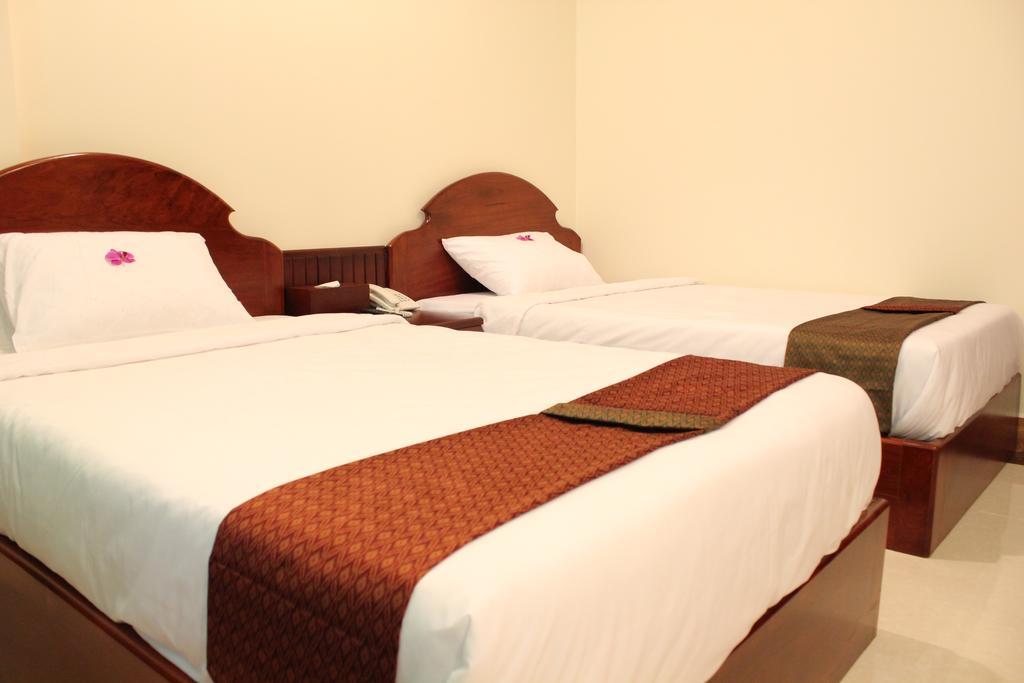 9 Dragon Hotel & Restaurant Phnom Penh Exterior photo