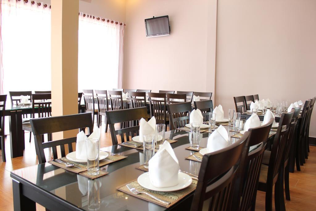 9 Dragon Hotel & Restaurant Phnom Penh Exterior photo