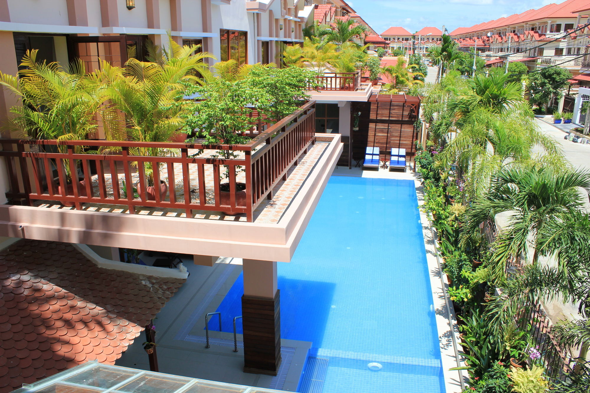 9 Dragon Hotel & Restaurant Phnom Penh Exterior photo